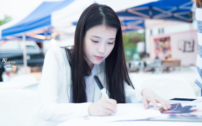 IU