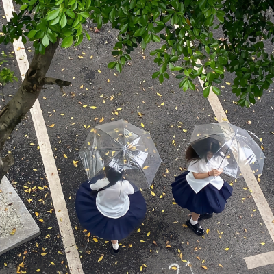 背景｜文案
我曾捡到过一束光，日落时还给了太阳。