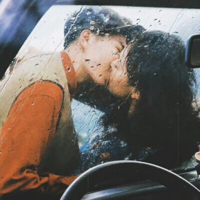 背景｜文案
我曾捡到过一束光，日落时还给了太阳。