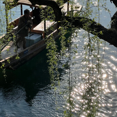 波光粼粼背景图