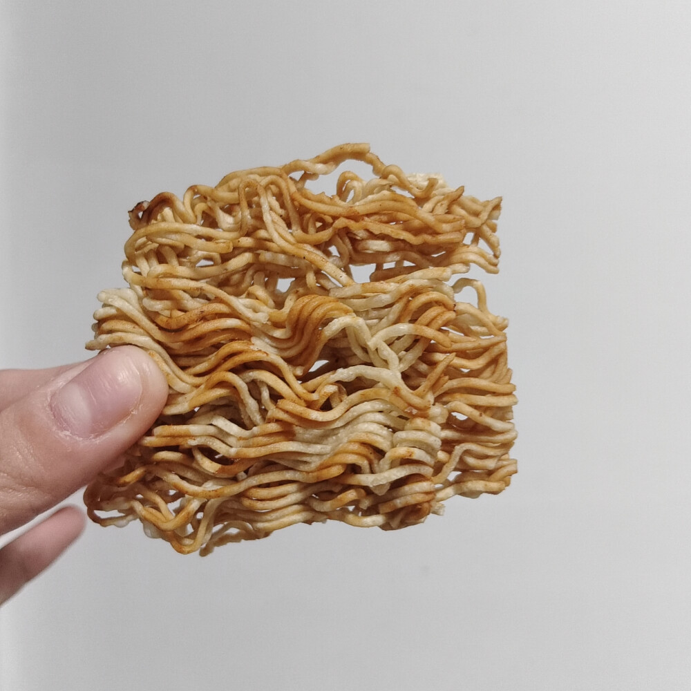 Mie Kremezz派对装炒面风味小鸡干脆（18g*5）4.9rmb
小小的 适合出门携带