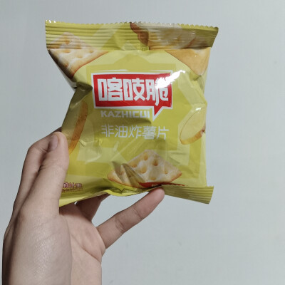 洽洽咔吱脆薯片原味 100g（5小袋）2.9rmb
当小饼干吃就行