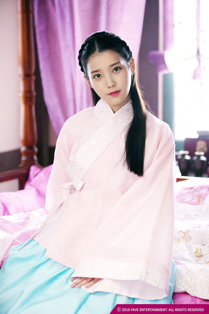 IU