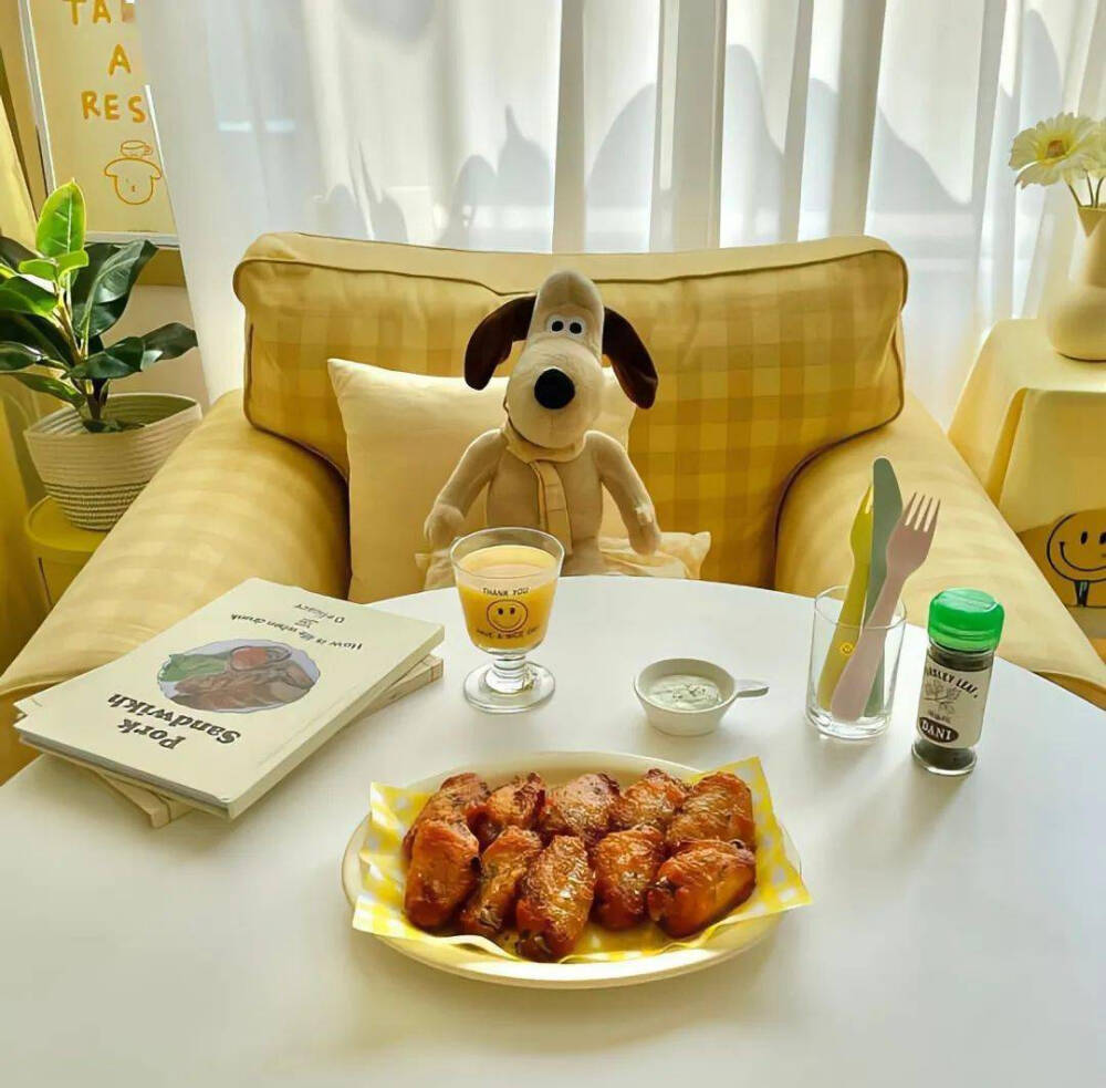 ins暖黄色背景图 淡黄色背景图