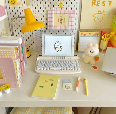 ins暖黄色背景图 淡黄色背景图