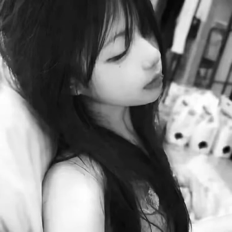 伤感真人头像喽