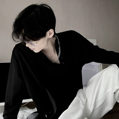 山路一程行至此，也无风雨也无晴