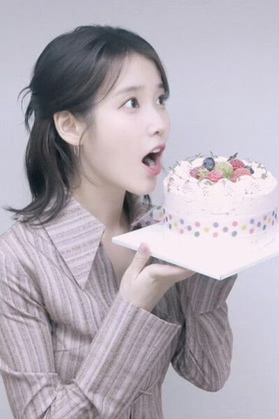 IU