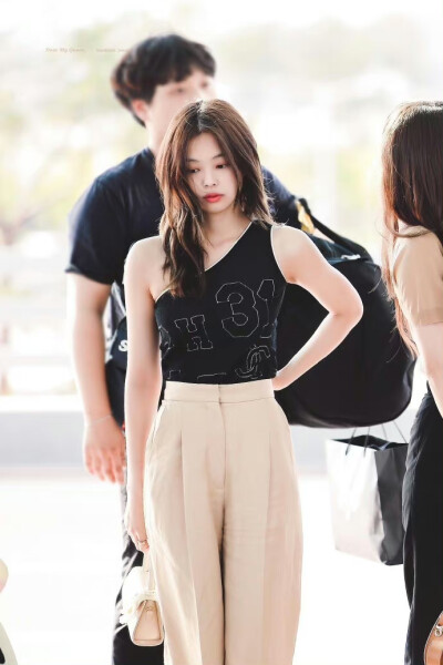 JENNIE 