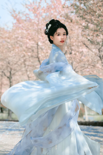 ▪张婧仪
cr.凉荔汽水