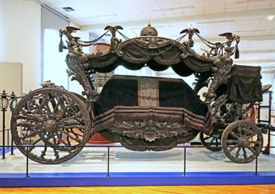 茜茜公主的殡仪车
弗朗茨·约瑟夫、茜茜公主（伊丽莎白王后）和鲁道夫王储的葬礼，均使用了这辆黑色灵车。
