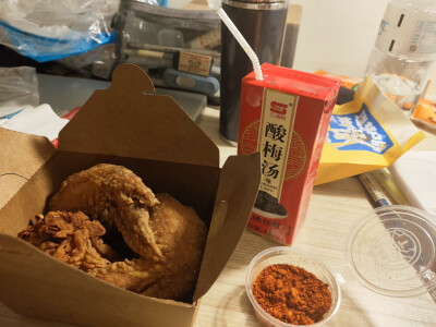 复试第一天考完笔试特别emo，在酒店，老姐给我点的炸鸡，虽然不甚好吃，但我很感动（狗头），记录一下。
3.26