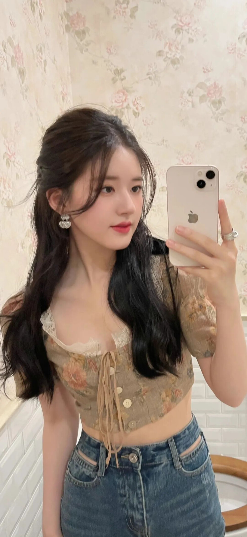 赵露思壁纸 点个赞再走吧