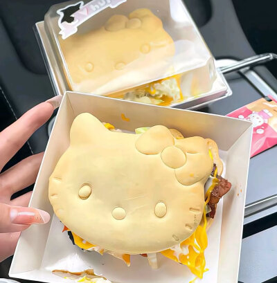 凯蒂猫来了 通通闪开