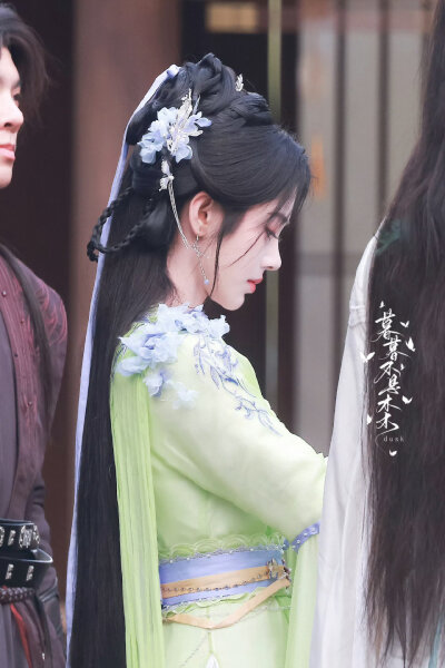 千香引▪鞠婧祎
cr.wb