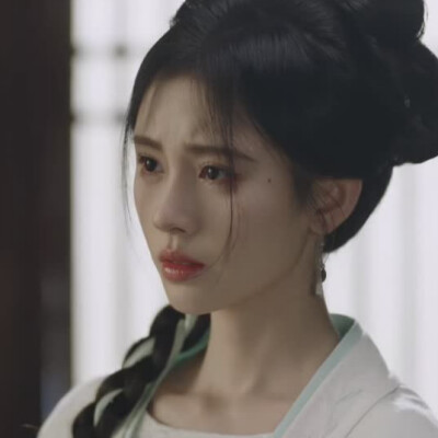 鞠婧祎
杨采薇