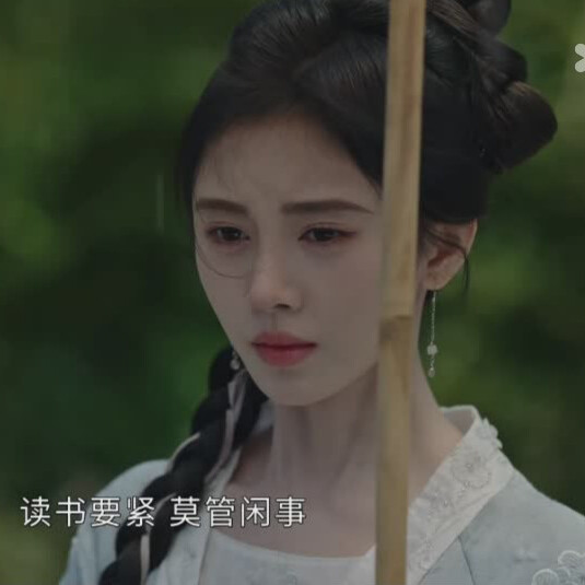 鞠婧祎
杨采薇