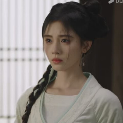 鞠婧祎
杨采薇