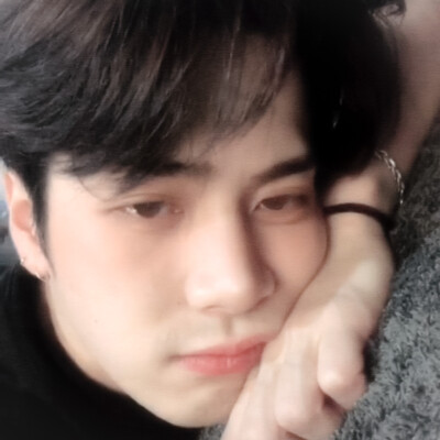  *“不是所有的问题都有答案，也不是所有的答案都分对错.”//王嘉尔Jackson Wang
原截扯扯裙边 cr.苏稚童