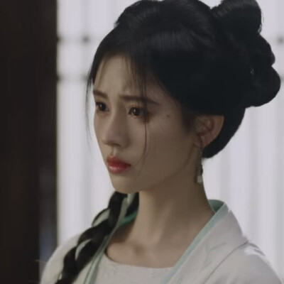 鞠婧祎
杨采薇