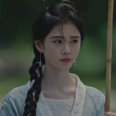 鞠婧祎
杨采薇