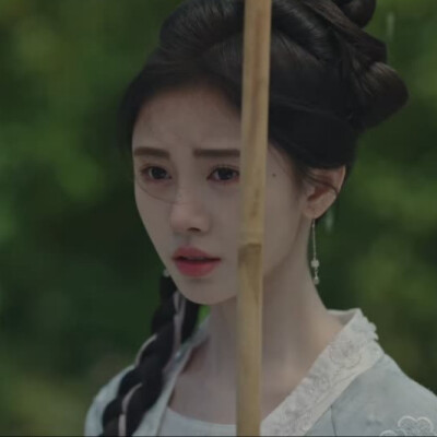 鞠婧祎
杨采薇