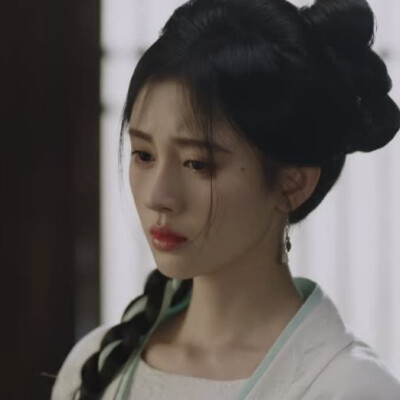 鞠婧祎
杨采薇