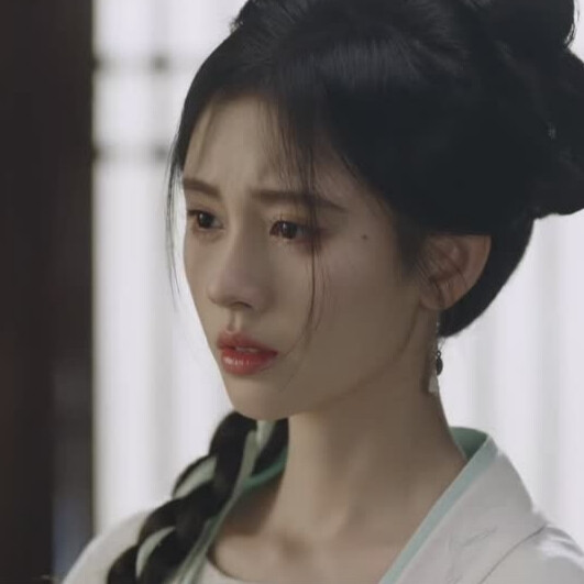 鞠婧祎
杨采薇