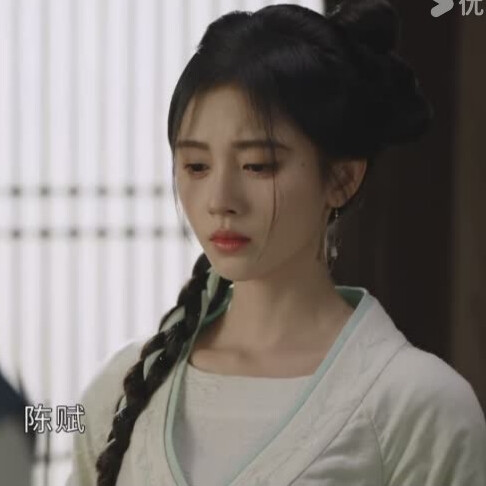 鞠婧祎
杨采薇