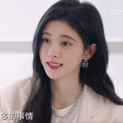 鞠婧祎
雷初夏