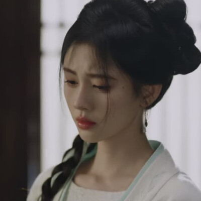 鞠婧祎
杨采薇