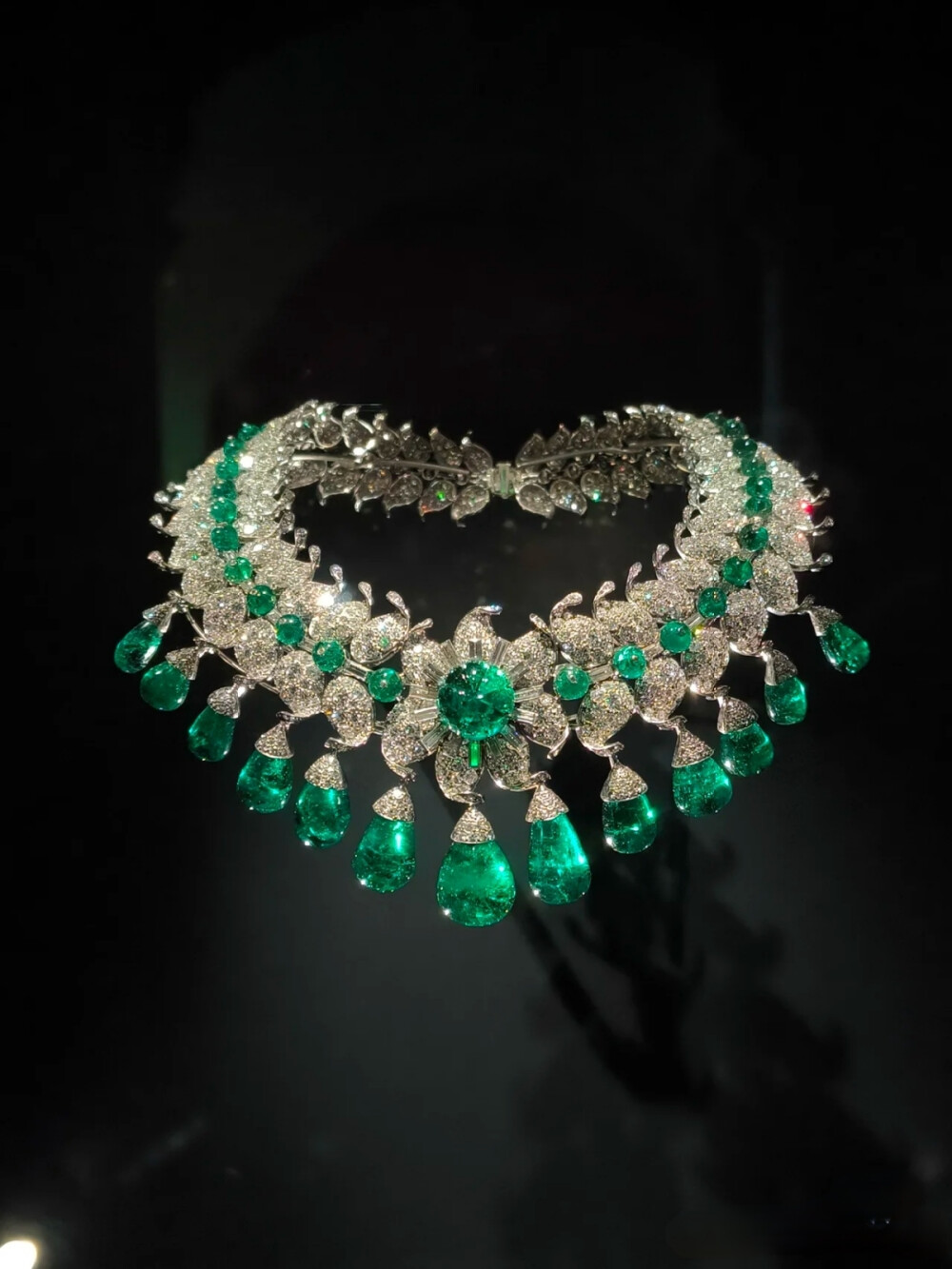 巴罗达祖母绿项链