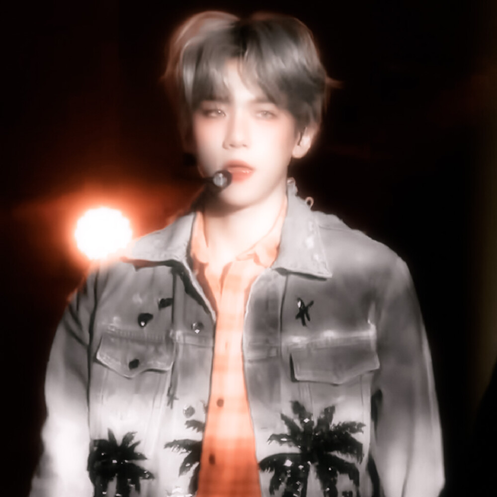  *“你住在我心里的无人区，我瞒着所有人继续爱你.”//边伯贤Baekhyun