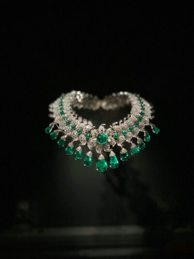 巴罗达祖母绿项链