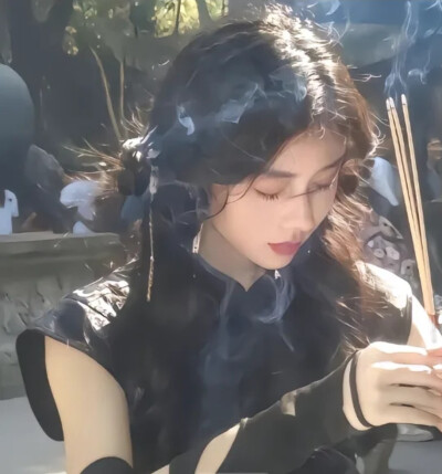 女萝露娜