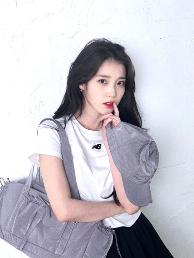 IU | INS
cr:窥见银河星雾