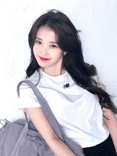 IU | INS
cr:窥见银河星雾