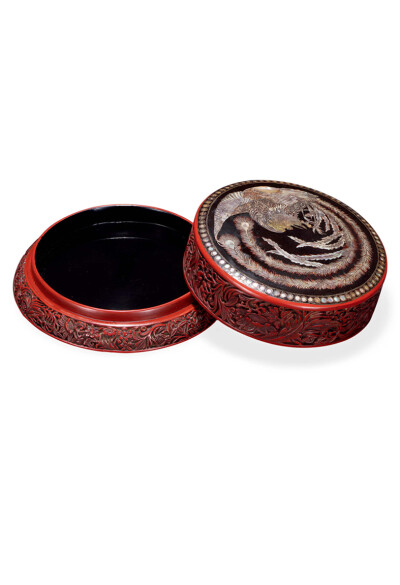 明 剔红花卉纹黑漆嵌螺钿飞凤盖盒