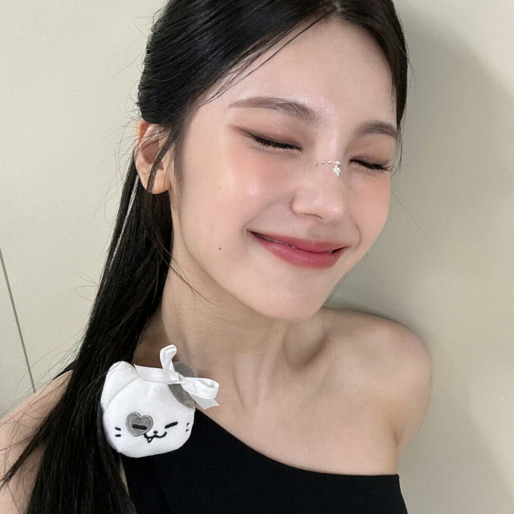 tripleS
姜惠元
黄礼志