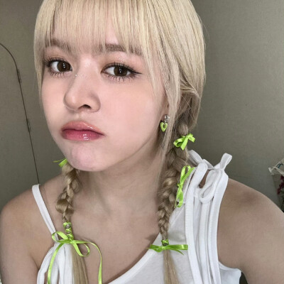 权娜妍 崔智元
LilyM 李瑞