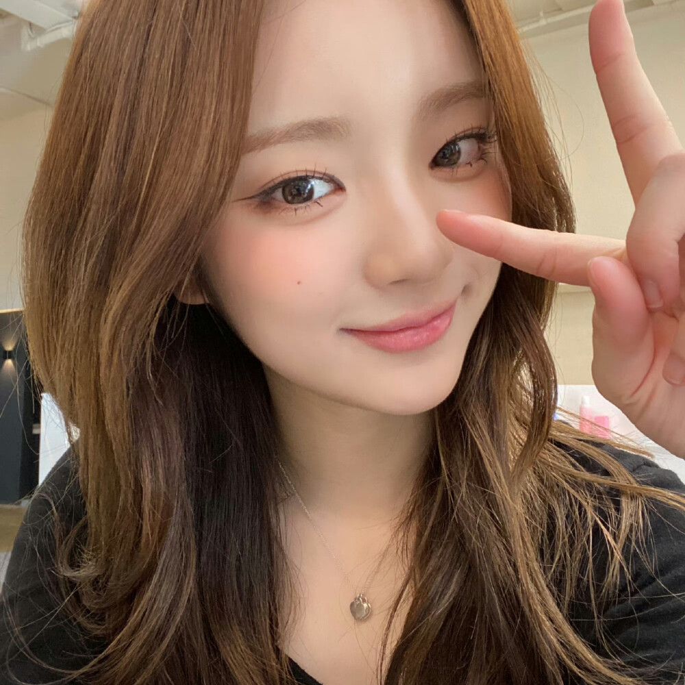 权娜妍 崔智元
LilyM 李瑞