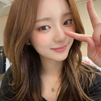 权娜妍 崔智元
LilyM 李瑞