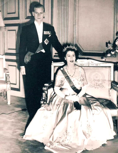 1948年5月英国爱丁堡公爵夫妇在法国访问时拍摄的照片 ​​​