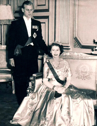1948年5月英国爱丁堡公爵夫妇在法国访问时拍摄的照片 ​​​