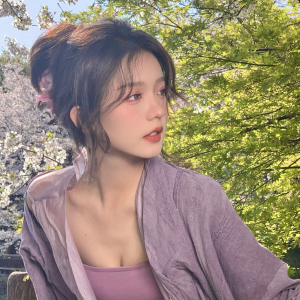 ᵀʰᵉ ᶠⁱʳˢᵗ ᵒⁿᵉ ᵒᵘᵗ ᵒᶠ ᵗʰᵉ ᵇⁱᵍ ʷⁱⁿᵈ ᶜᵃᵐᵉ ʰᵒᵐᵉ ʷⁱᵗʰ ᵐᵉ.
外面風大 和我回家. 