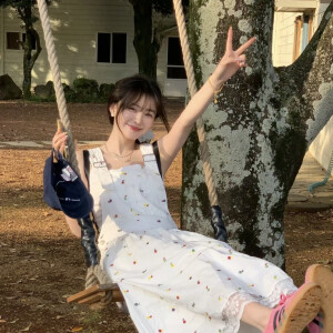 ᵀʰᵉ ᶠⁱʳˢᵗ ᵒⁿᵉ ᵒᵘᵗ ᵒᶠ ᵗʰᵉ ᵇⁱᵍ ʷⁱⁿᵈ ᶜᵃᵐᵉ ʰᵒᵐᵉ ʷⁱᵗʰ ᵐᵉ.
外面風大 和我回家. 