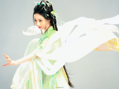 胡连馨 * 涂山容容
