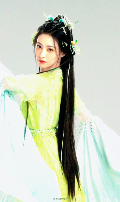 胡连馨 * 涂山容容
