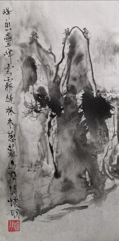 融合传统与现代：怀羽黄仍彬的中国画作品在继承中国传统水墨画精髓的基础上，巧妙地融入了现代绘画的元素和技法，形成了独特的艺术风格。他的画作既具有古典的韵味，又充满了现代感。