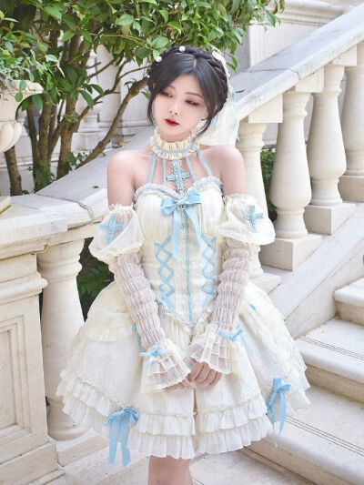 生成蓝没有老婆喜欢嘛，这条真的是深的我心的嘞，冲了冲了。
#lo #lolita #lo安利 